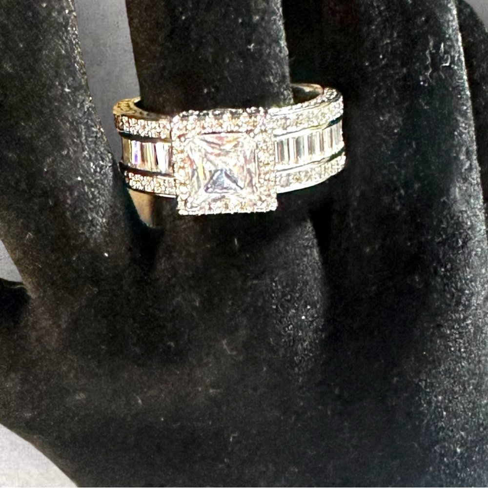 NWOT S925 Silver Princess Cut Halo Ring with Clear Stones, Size 8